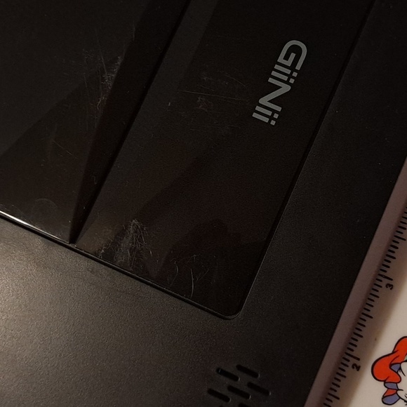 GIINII 8" Digital picture frame used but works great - Picture 5 of 9
